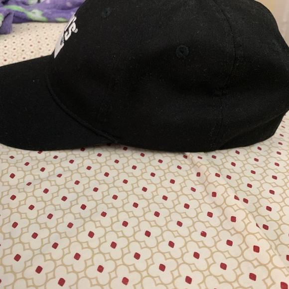 Levi's Cap - Picture 3 of 4